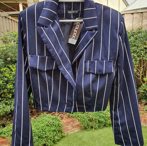 Boohoo Cropped Power Shoulder Pinstripe Blazer - Picture 2 of 10